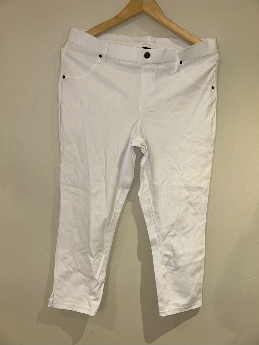 HUE White Cropped Stretch Ankle Jeans